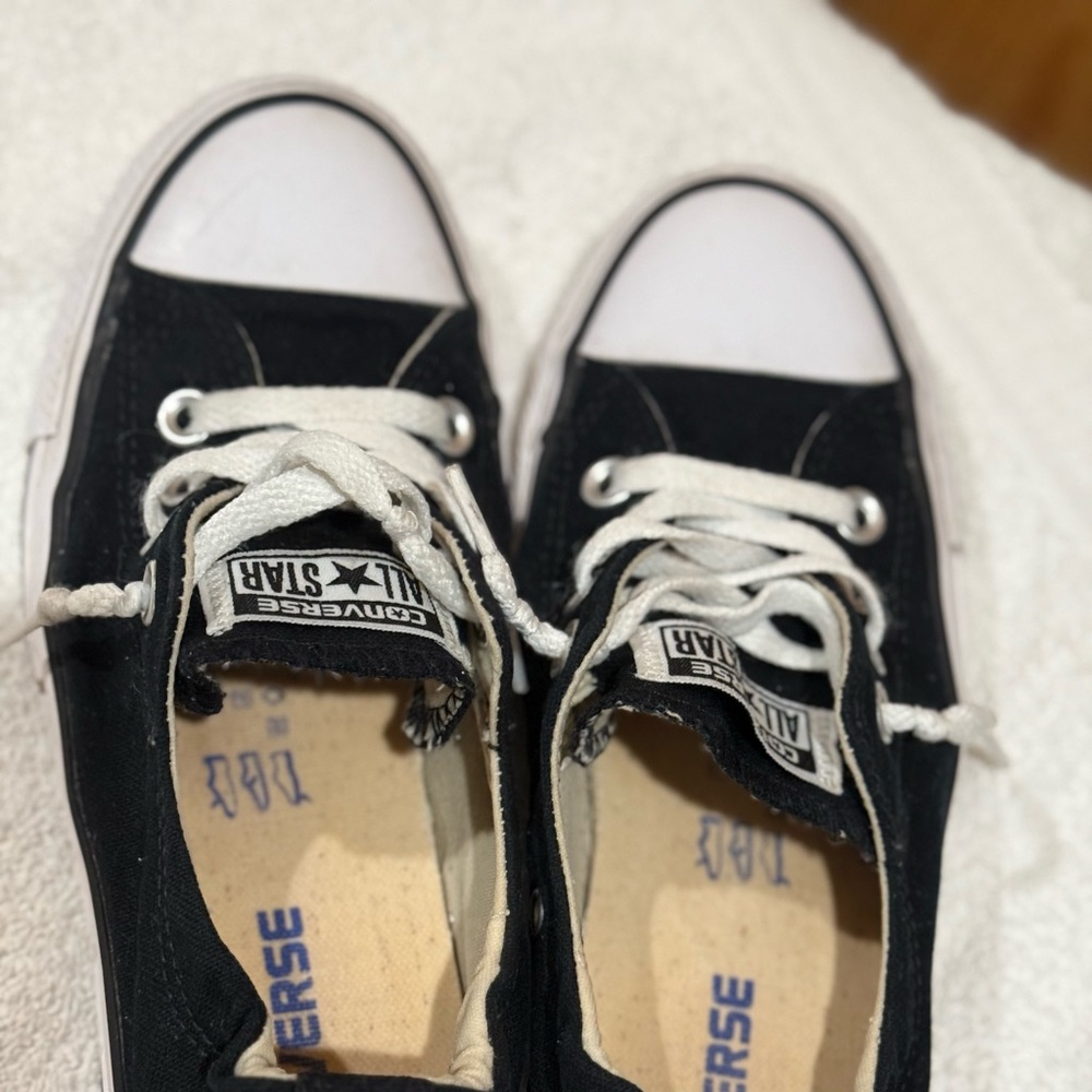 Converse Black and White Sneakers size 6, fits true to size.
